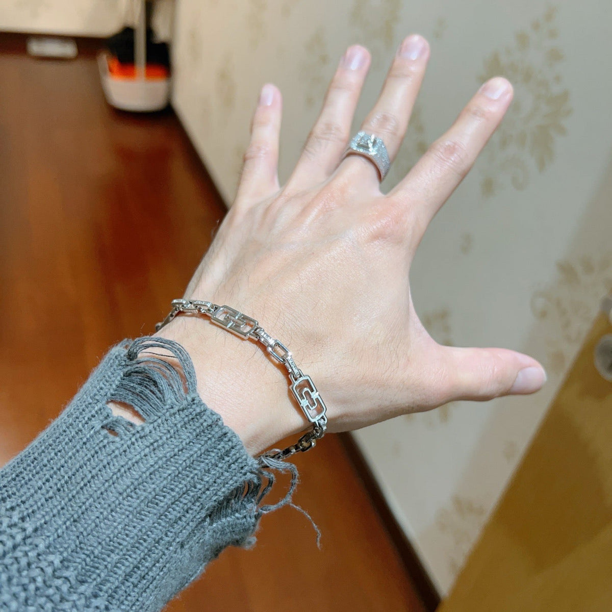 Martin Graham ring in polished metal-tone – detail view