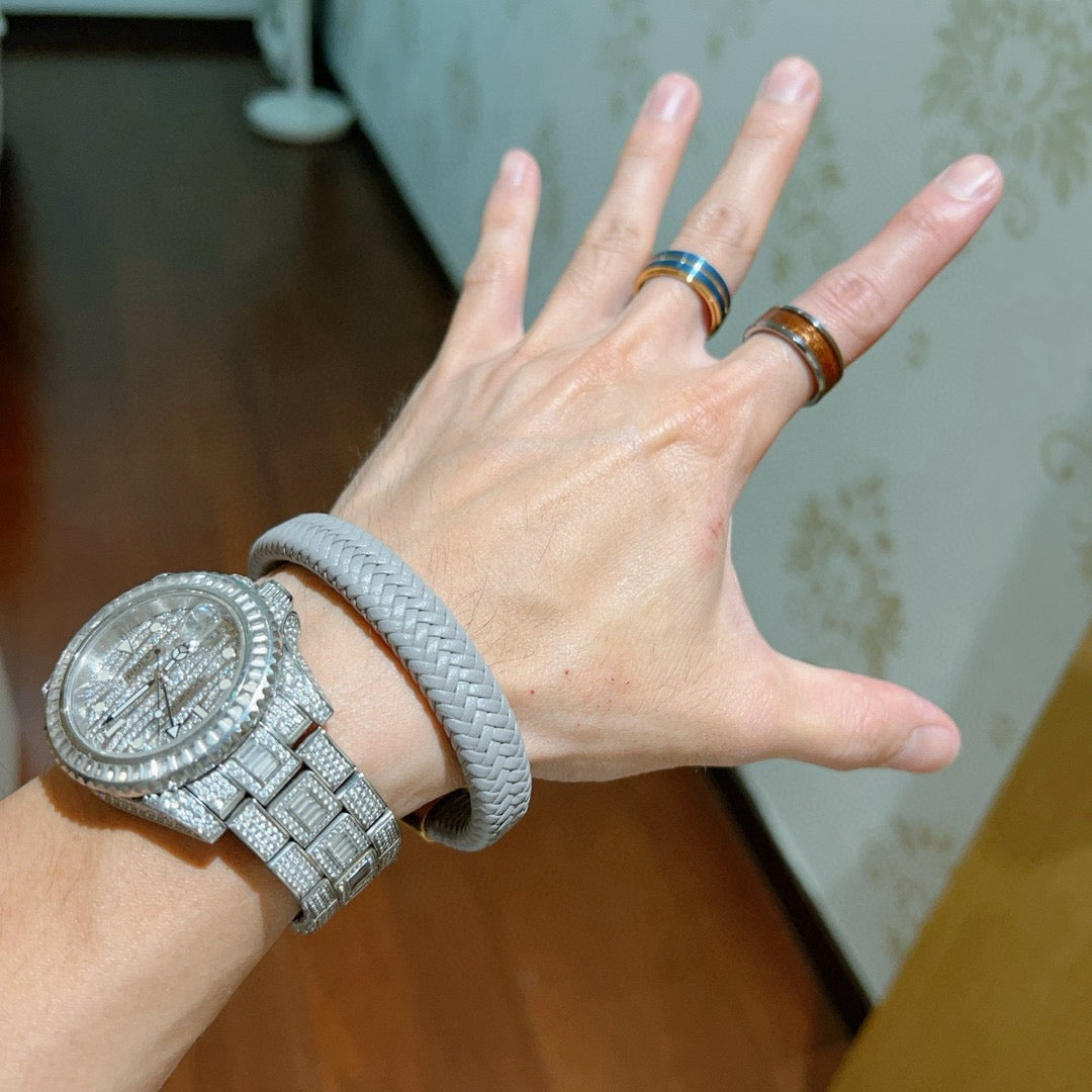Martin Graham bangle in polished metal-tone – detail view
