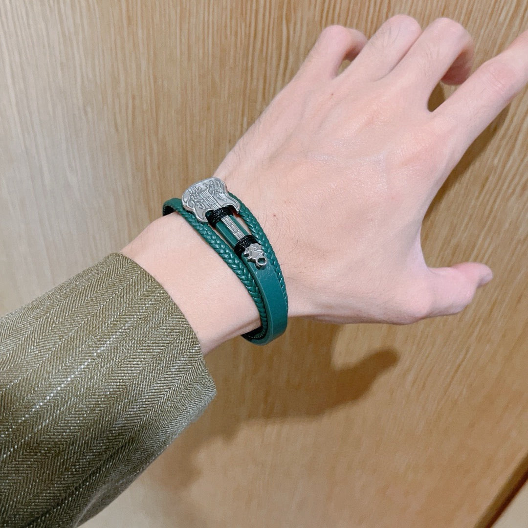 Martin Graham bangle in polished metal-tone – detail view