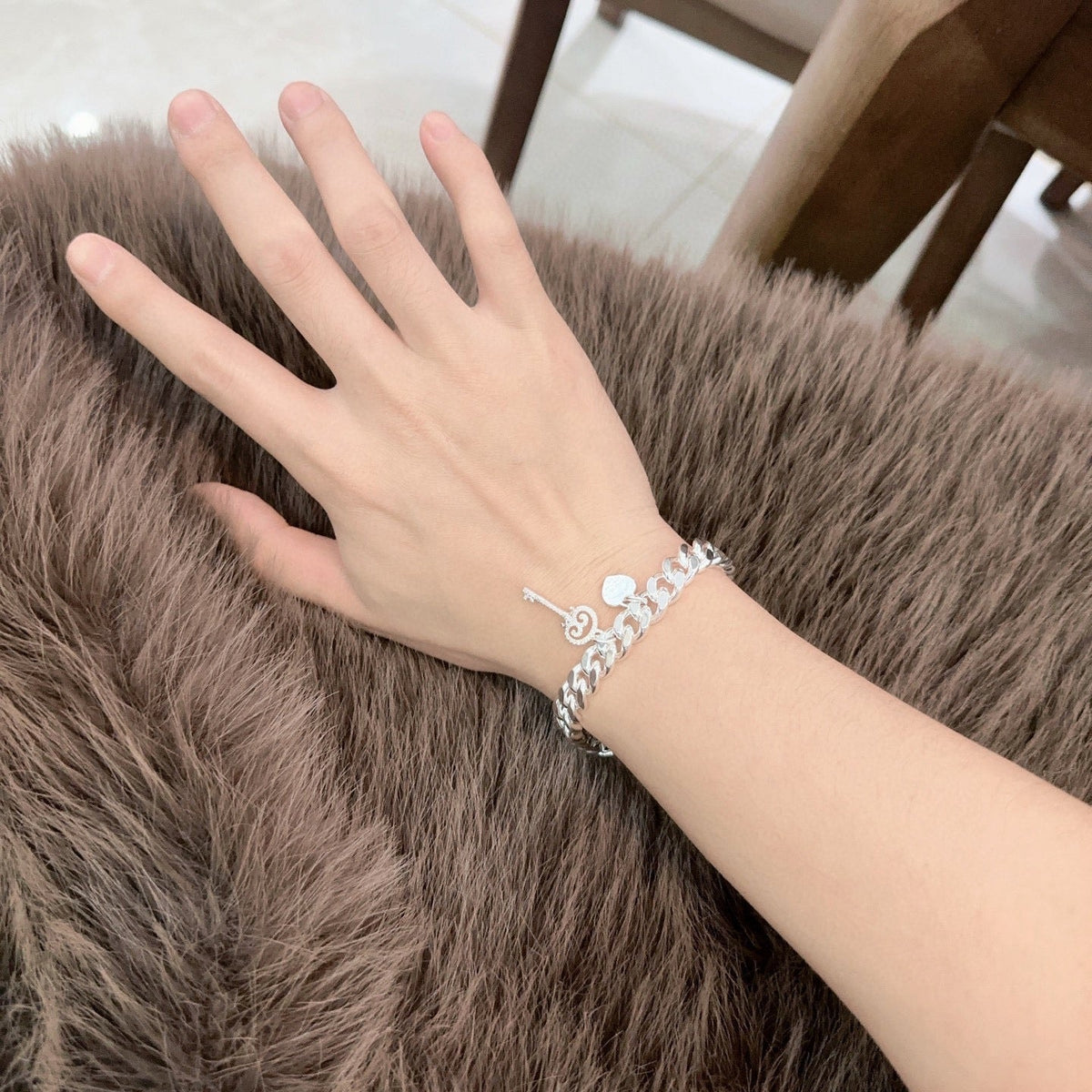 Martin Graham bracelet in polished metal-tone – detail view