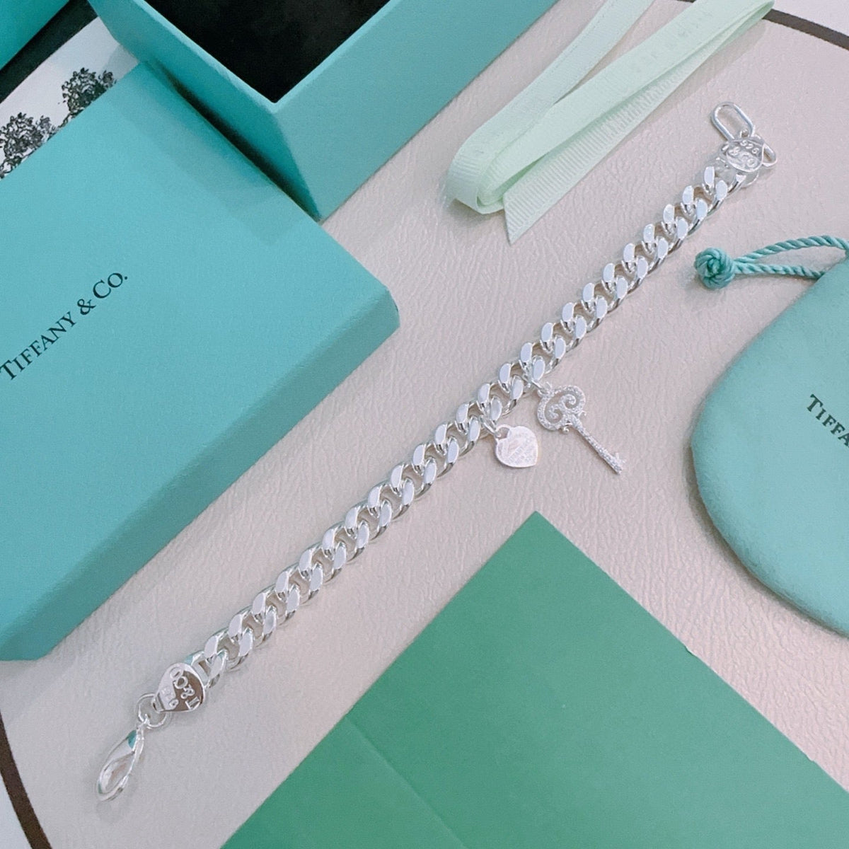 Martin Graham bracelet in polished metal-tone – detail view