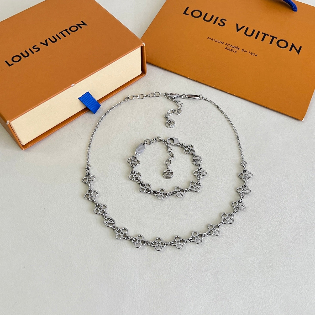 Martin Graham pendant necklace in polished metal-tone – detail view