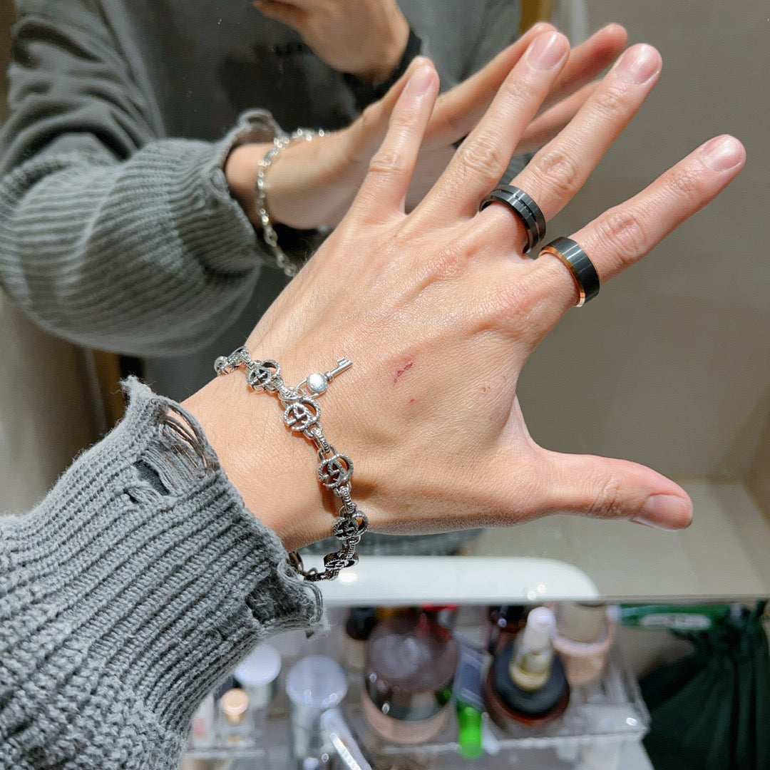 Martin Graham bracelet in polished metal-tone – detail view
