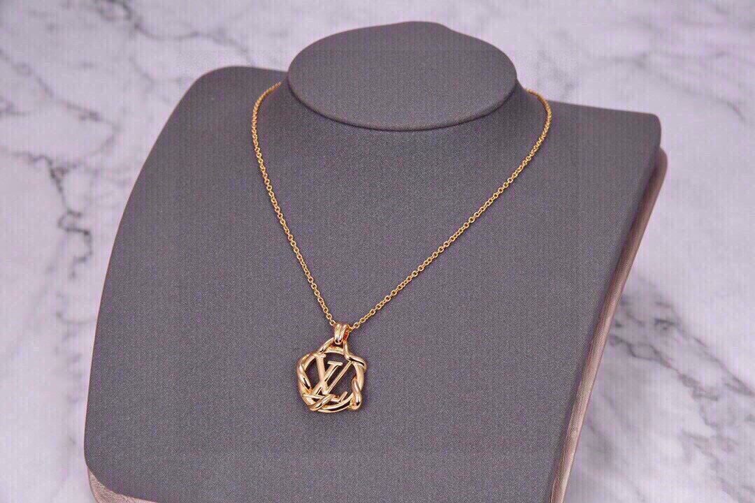 Martin Graham pendant necklace in polished metal-tone – close-up detail