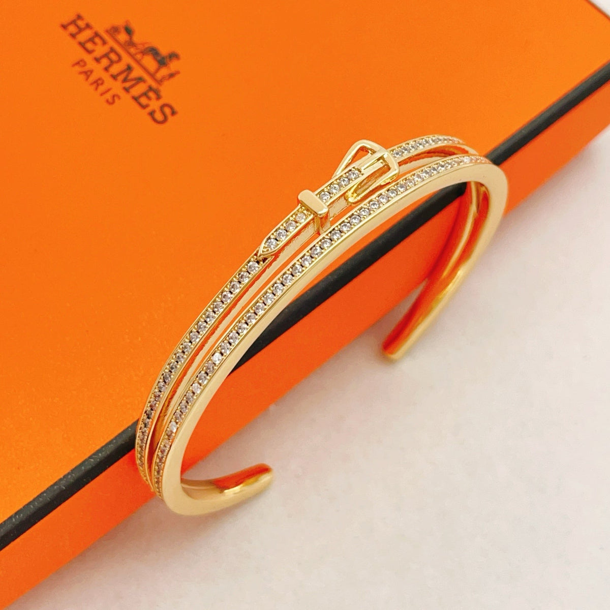 Martin Graham bangle in polished metal-tone – side detail