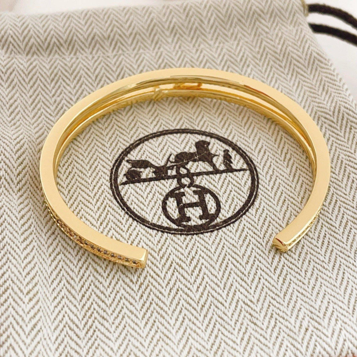Martin Graham bangle in polished metal-tone – close-up detail