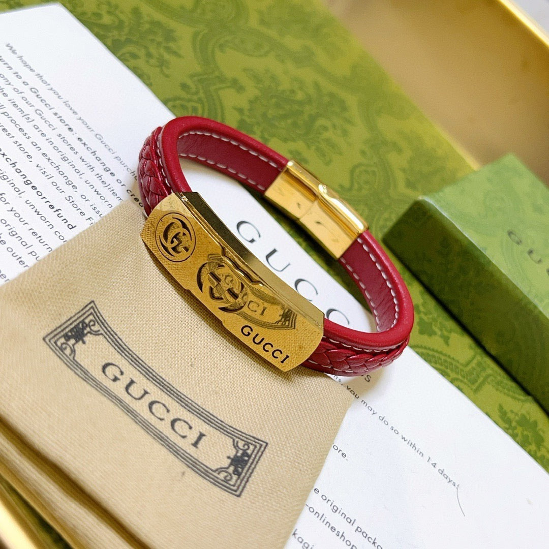 Martin Graham bangle in polished metal-tone – detail view