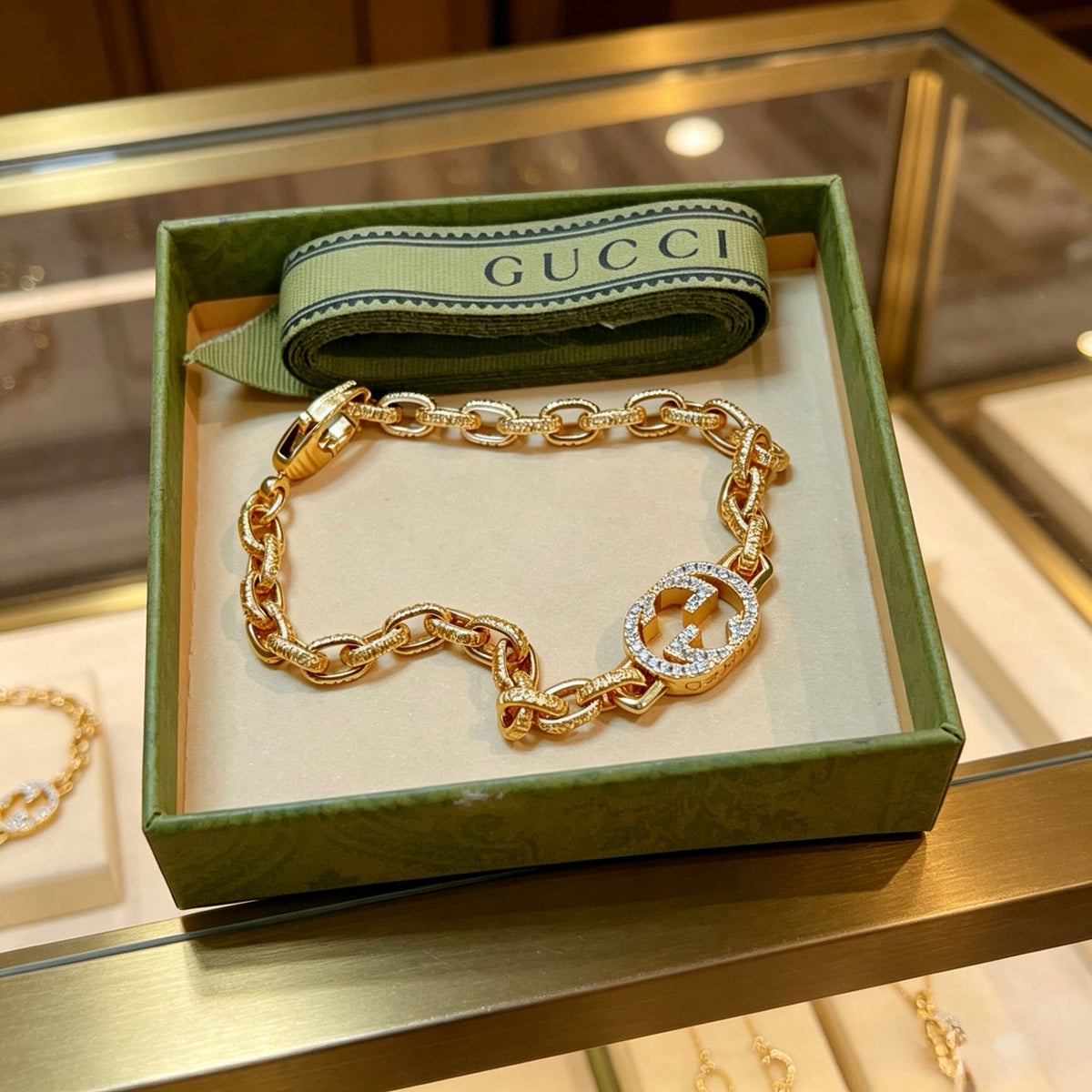 Martin Graham bracelet in polished metal-tone – close-up detail