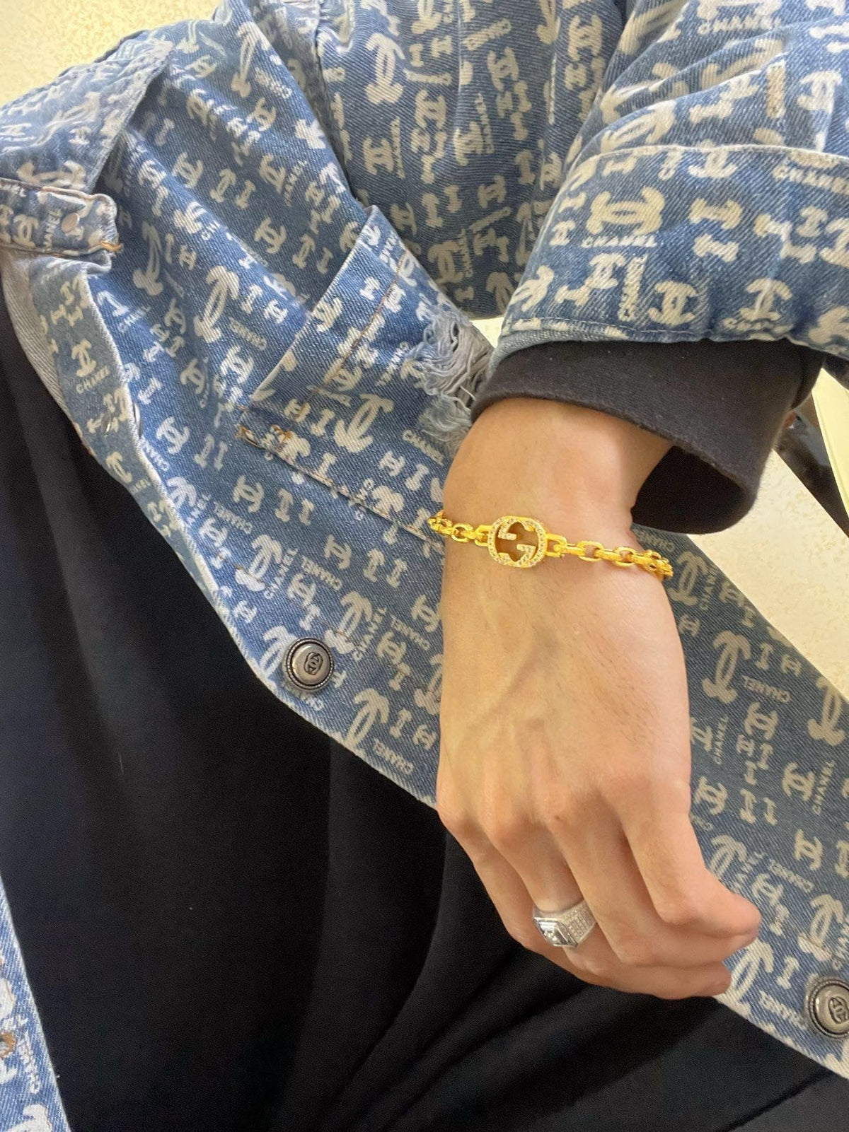 Martin Graham bracelet in polished metal-tone – detail view