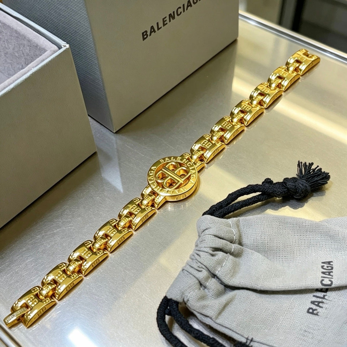 Martin Graham bracelet in polished metal-tone – detail view