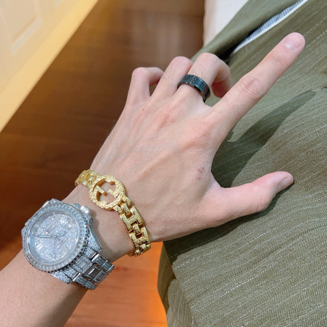 Martin Graham ring in polished metal-tone – detail view
