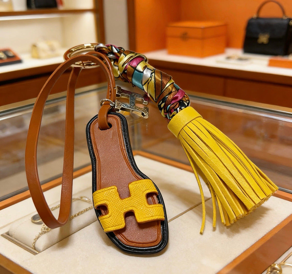 Martin Graham keychain in polished metal-tone – side detail