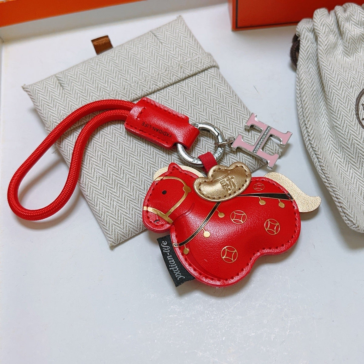 Martin Graham keychain in polished metal-tone – side detail