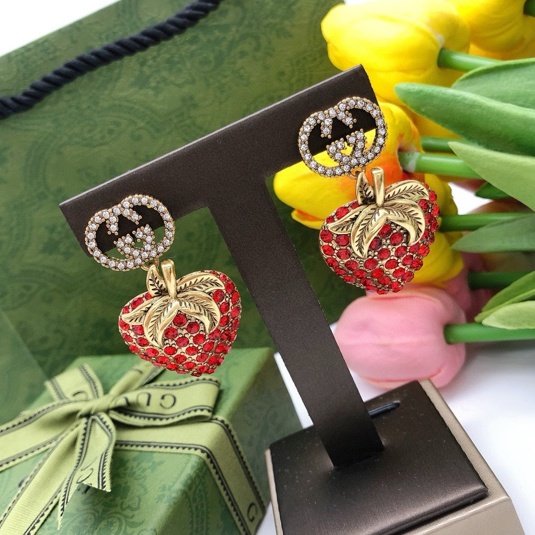 Martin Graham hair accessory in polished metal-tone – close-up detail