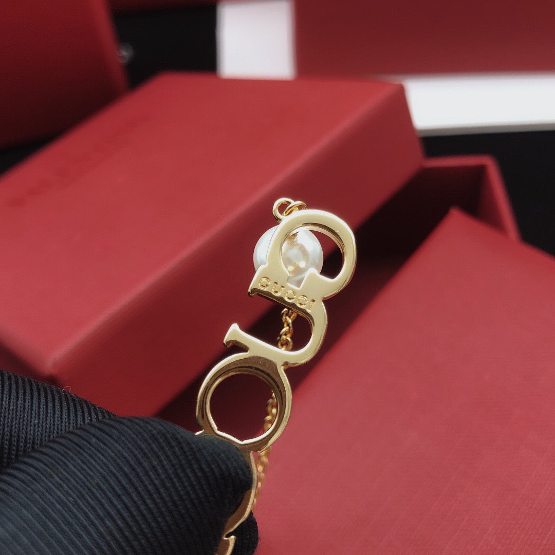 Martin Graham bracelet in polished metal-tone – close-up detail