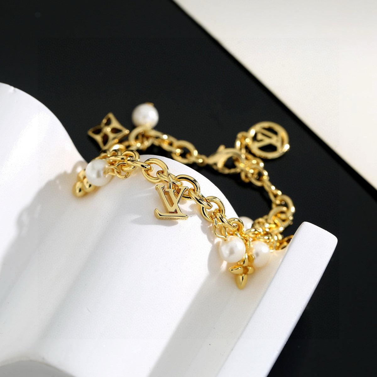Martin Graham bracelet in polished metal-tone – detail view