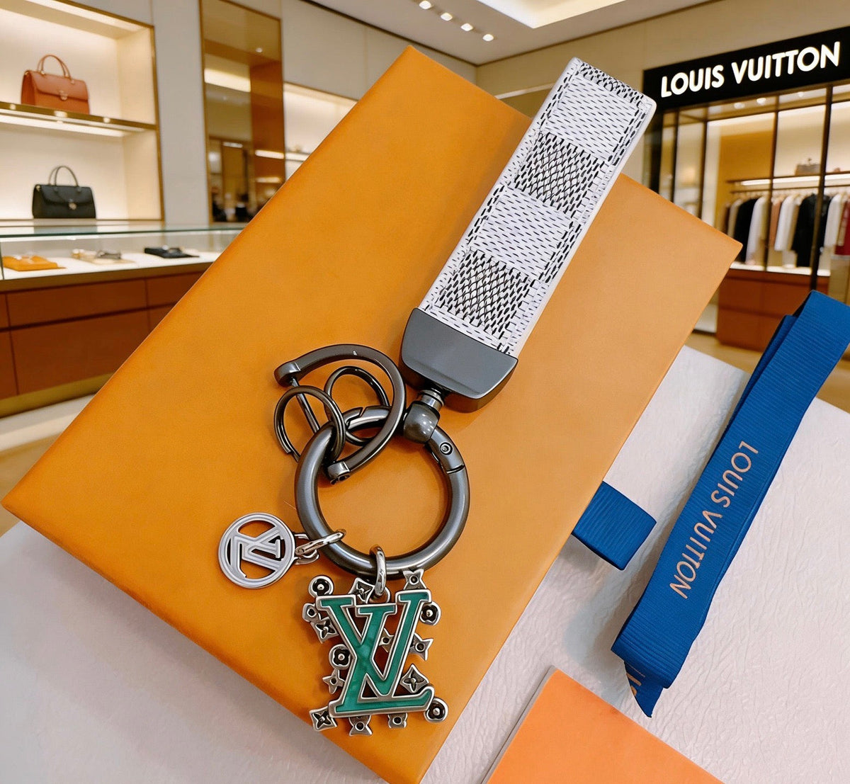 Martin Graham keychain in polished metal-tone – side detail