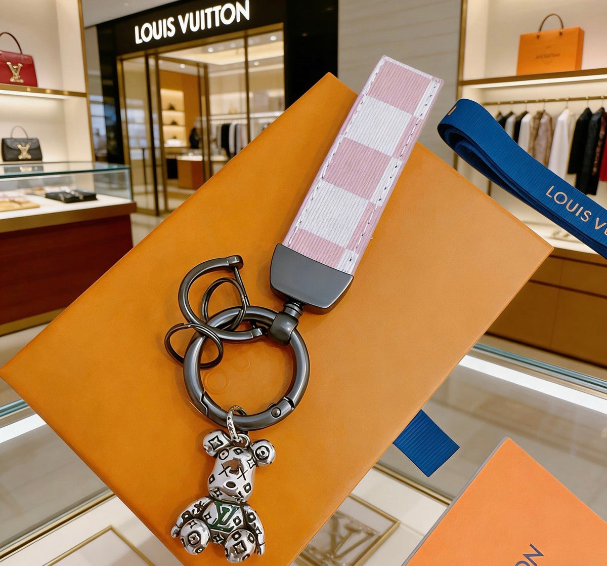 Martin Graham keychain in polished metal-tone – detail view
