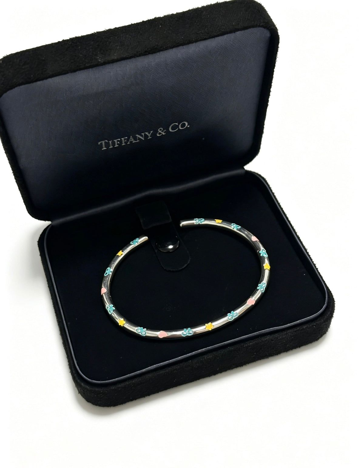 Martin Graham bangle in polished metal-tone – detail view