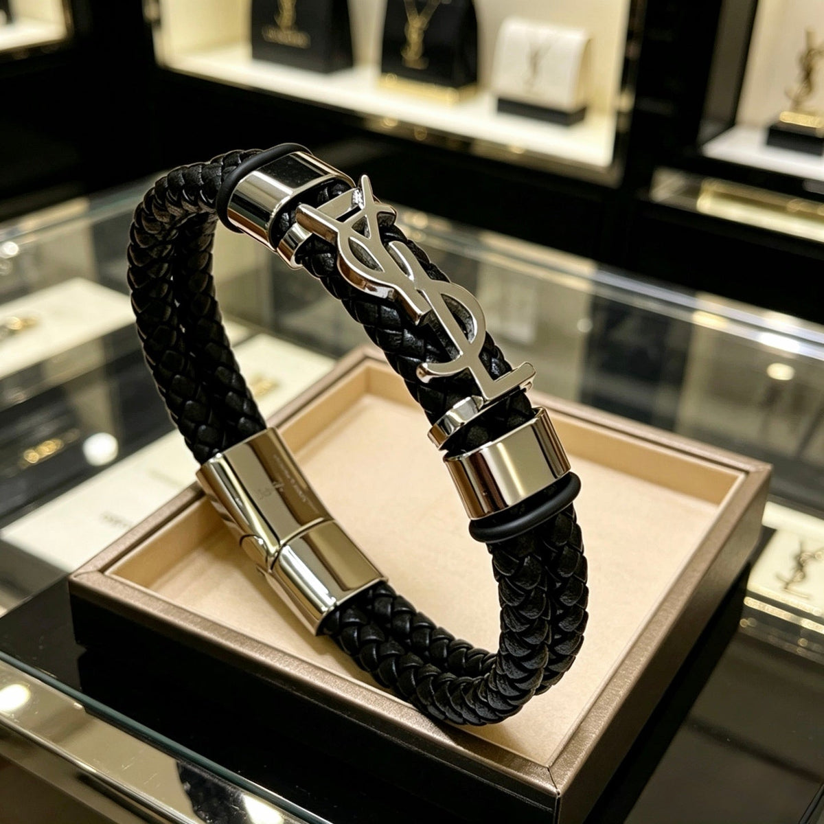 Martin Graham bangle in polished metal-tone – side detail