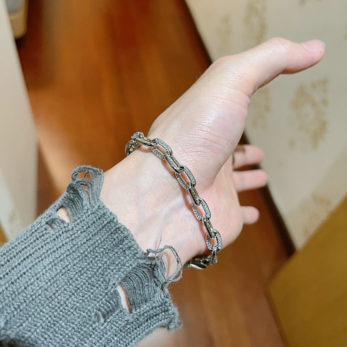 Martin Graham ring in polished metal-tone – side detail