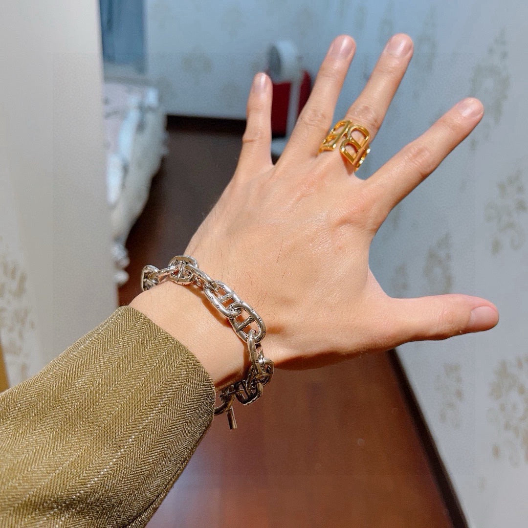 Martin Graham bracelet in polished metal-tone – detail view