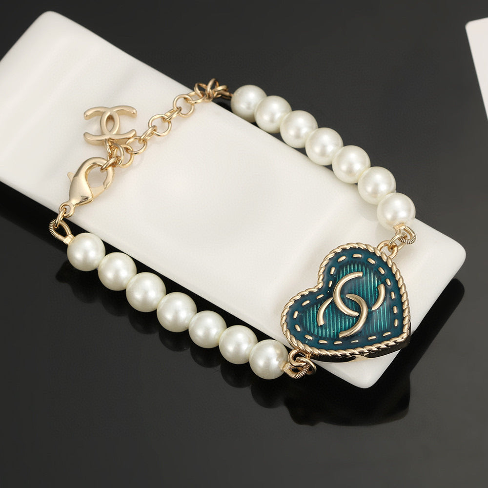 Martin Graham bracelet in polished metal-tone – close-up detail