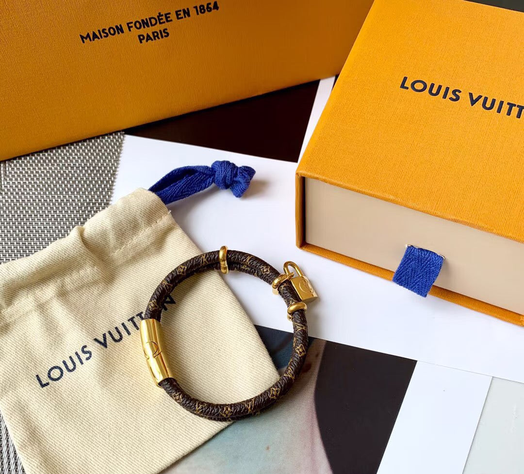 Martin Graham bangle in polished metal-tone – close-up detail