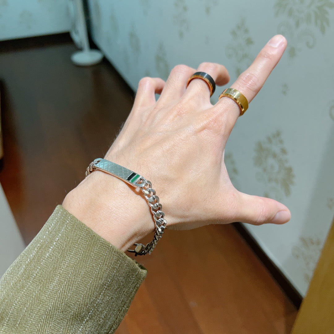 Martin Graham bracelet in polished metal-tone – detail view
