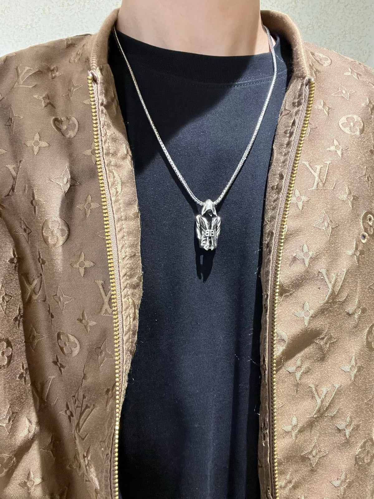 Martin Graham pendant necklace in polished metal-tone – side detail