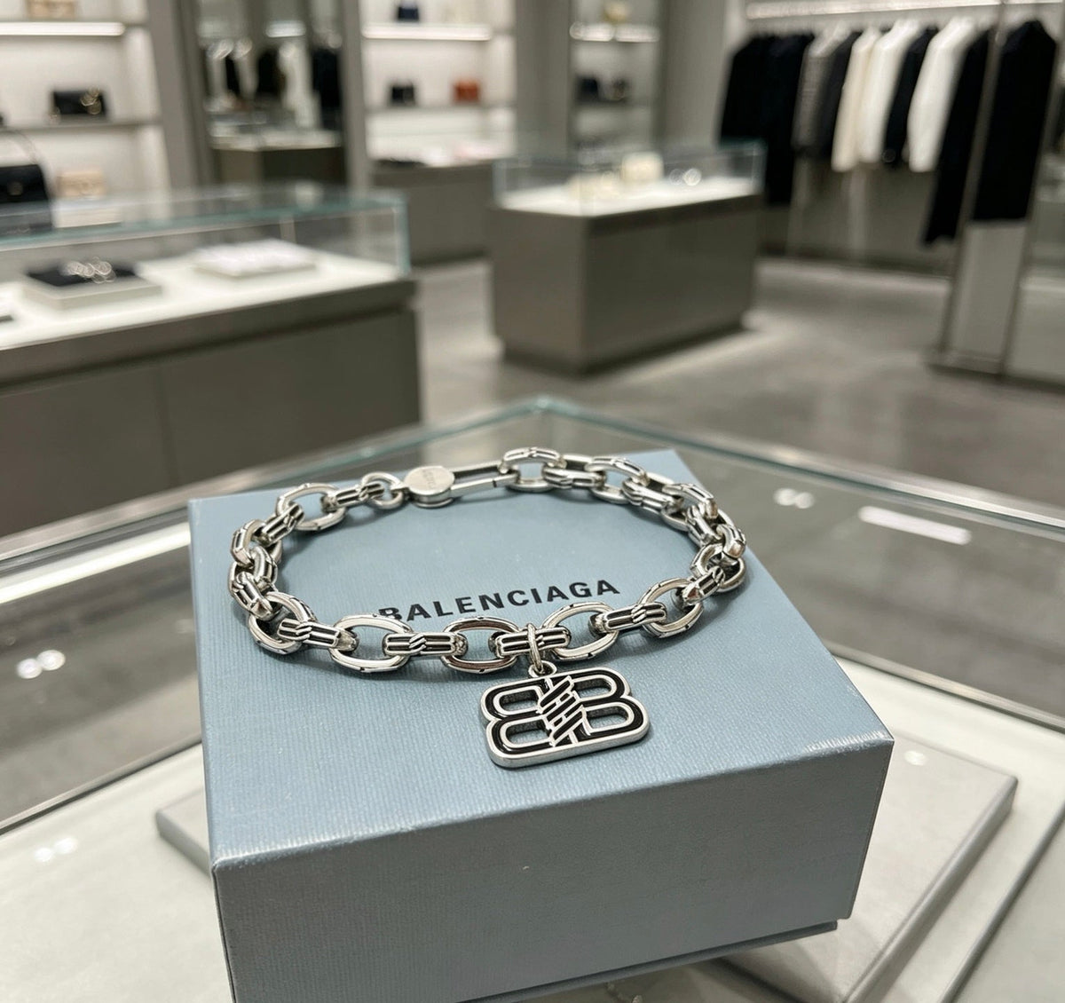 Martin Graham bracelet in polished metal-tone – close-up detail