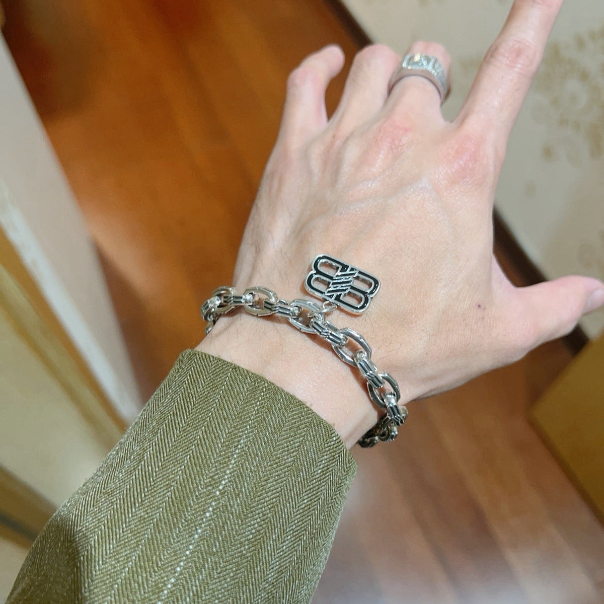 Martin Graham bracelet in polished metal-tone – detail view