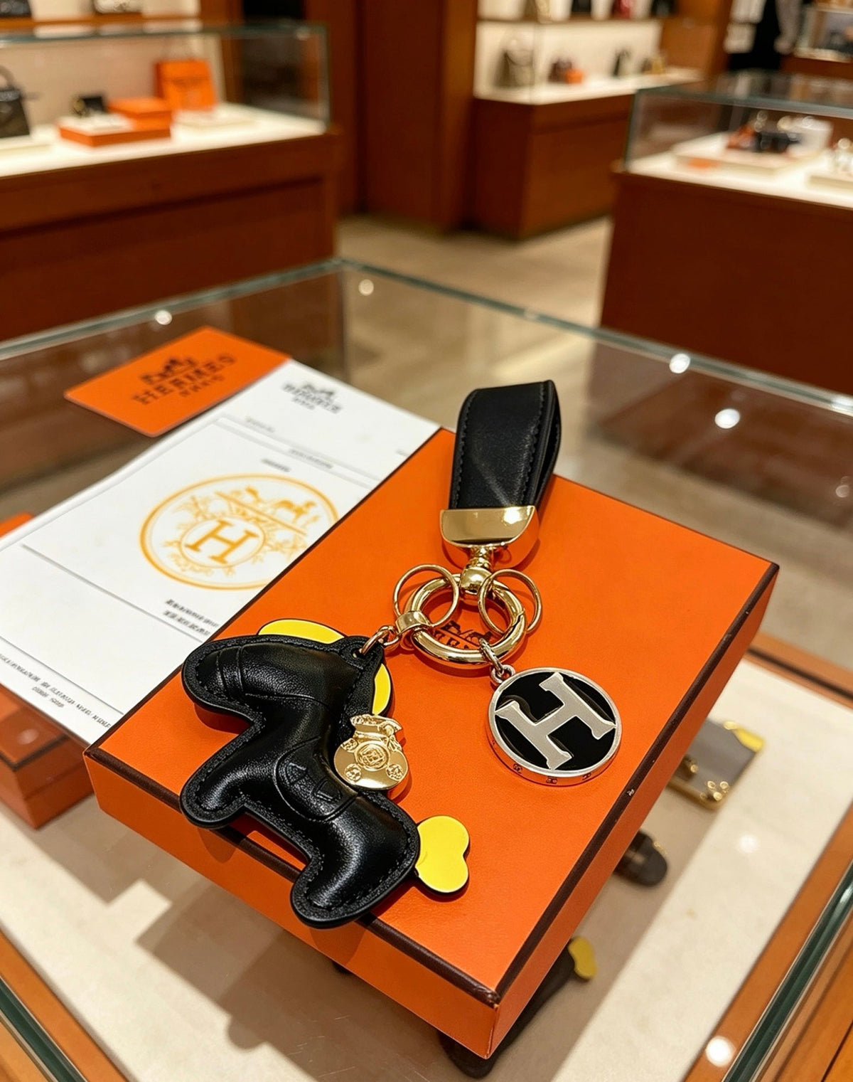 Martin Graham keychain in polished metal-tone – side detail