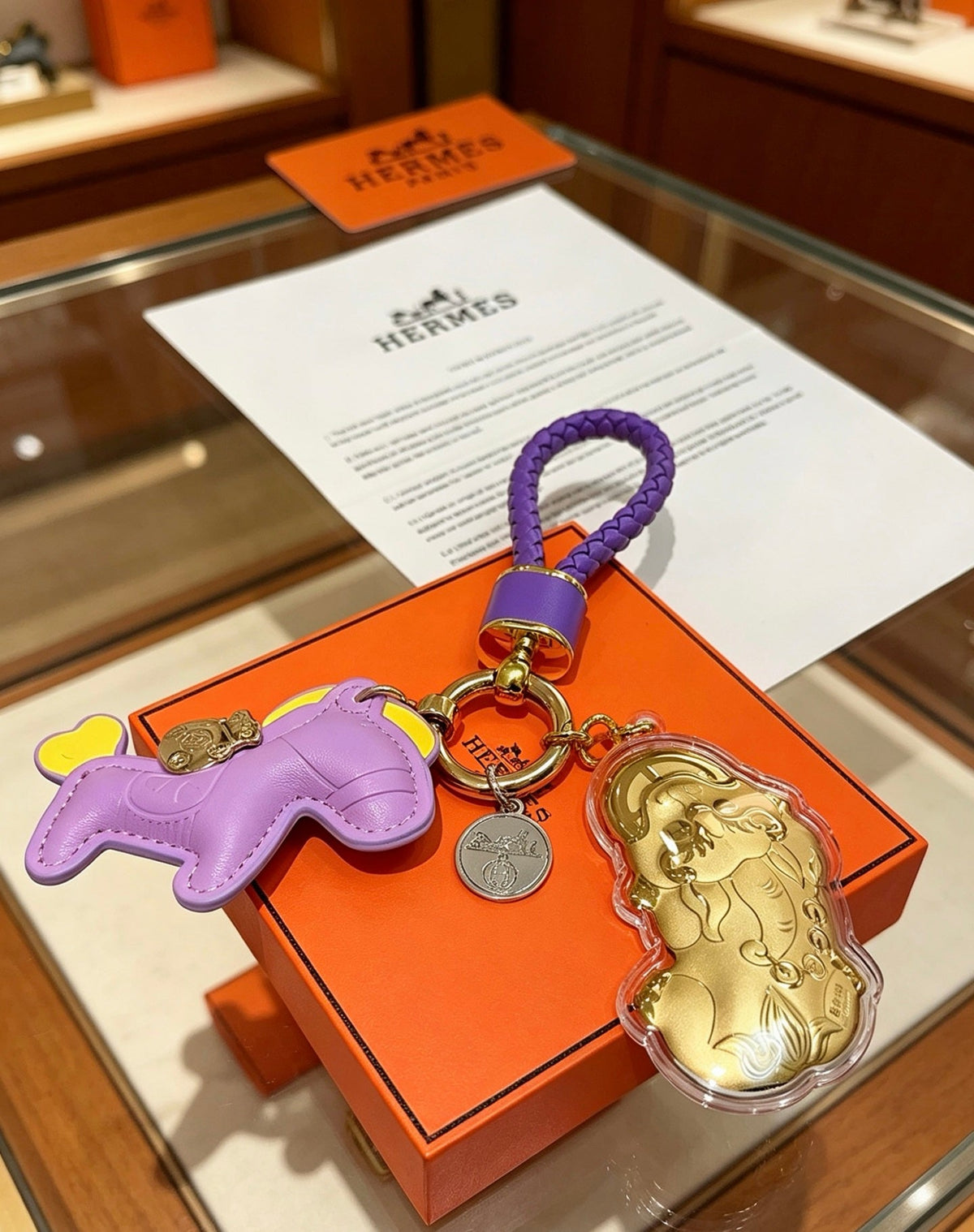 Martin Graham keychain in polished metal-tone – side detail