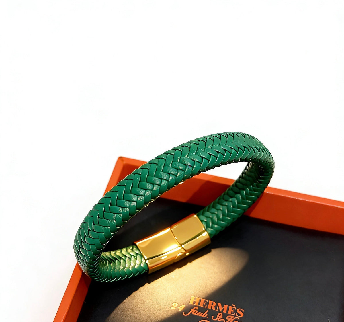 Martin Graham bangle in polished metal-tone – detail view