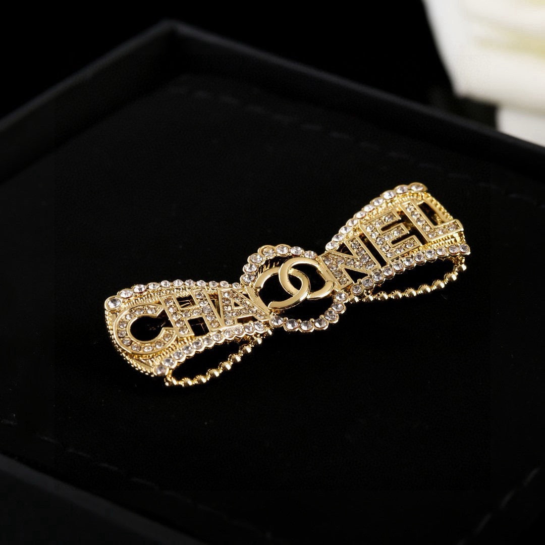 Martin Graham brooch in polished metal-tone – detail view