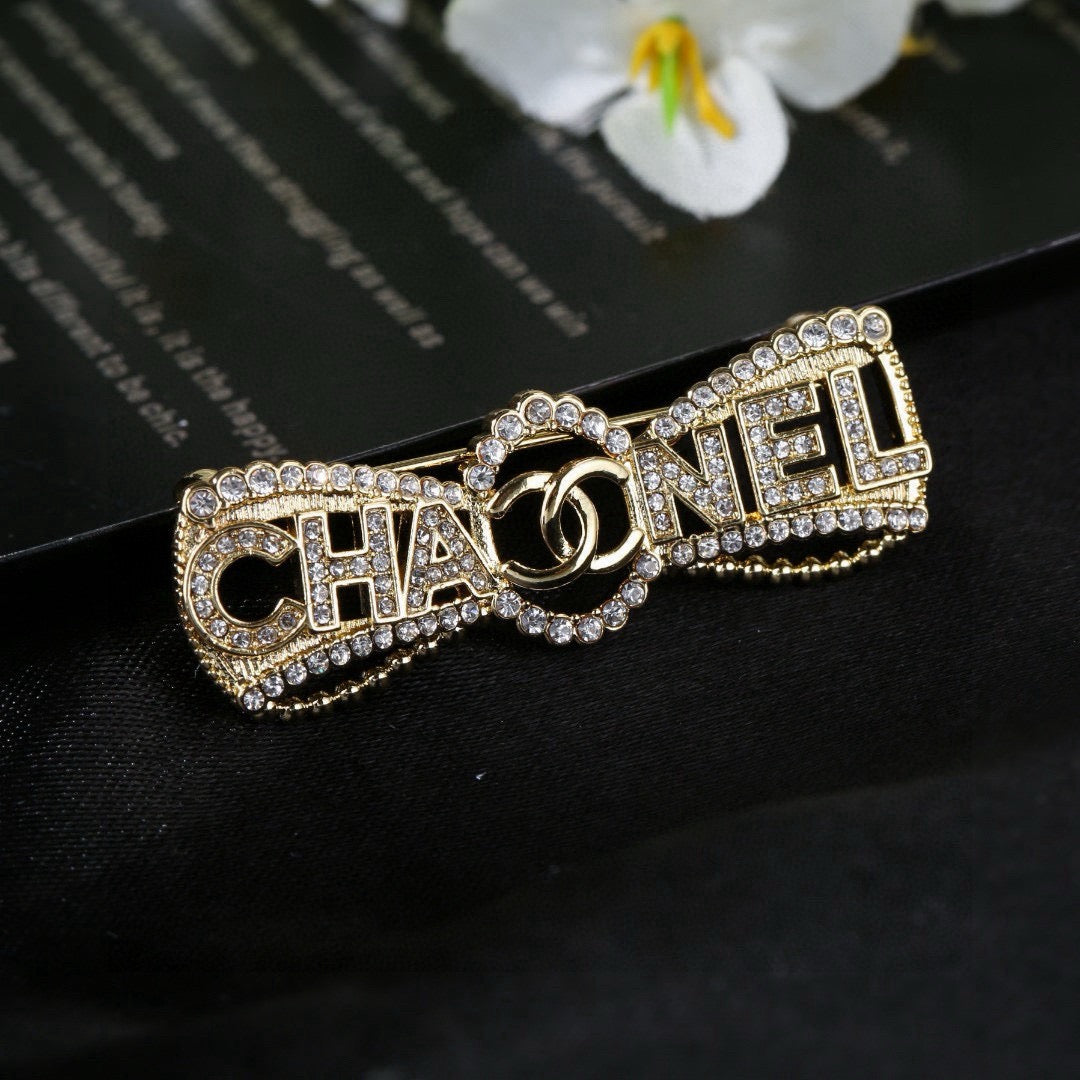 Martin Graham brooch in polished metal-tone – close-up detail