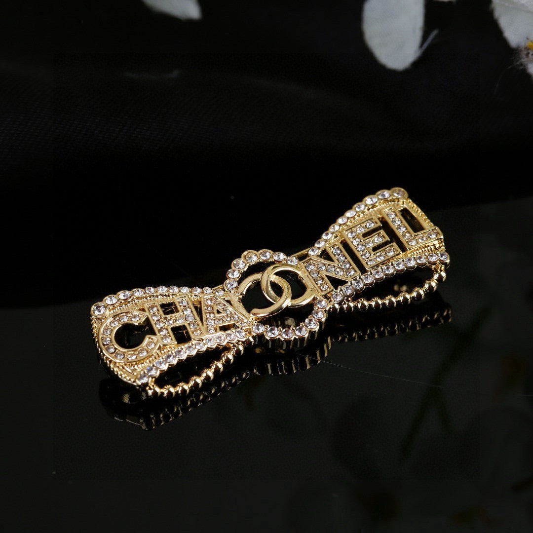 Martin Graham brooch in polished metal-tone – side detail