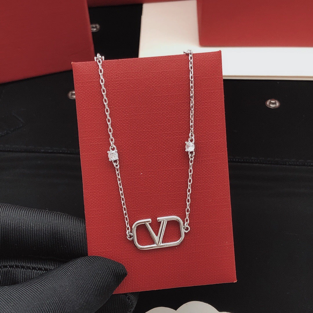 Martin Graham pendant necklace in polished metal-tone – detail view