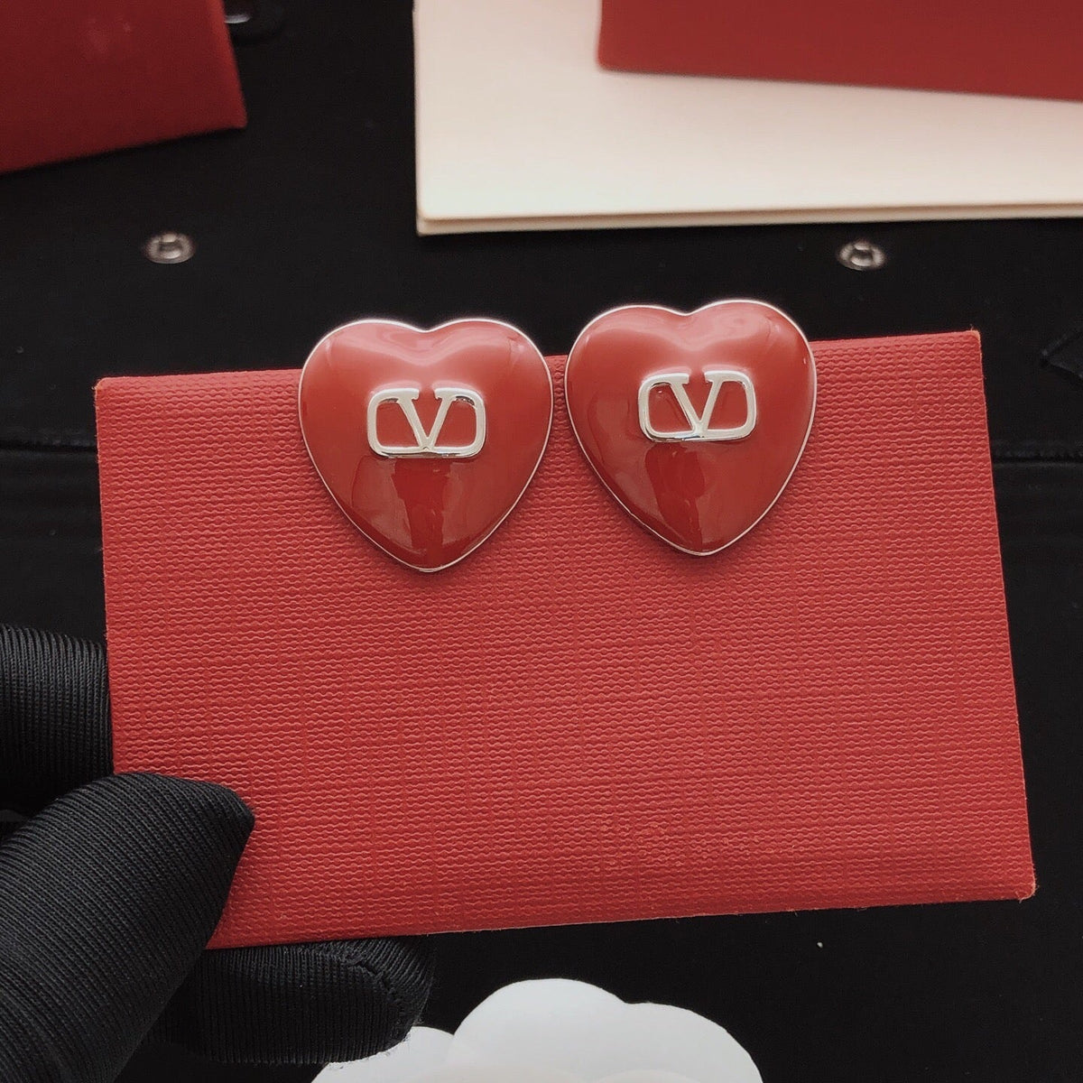 Heart Stud Earrings in Gold-Tone – Red – Design 03 detail view