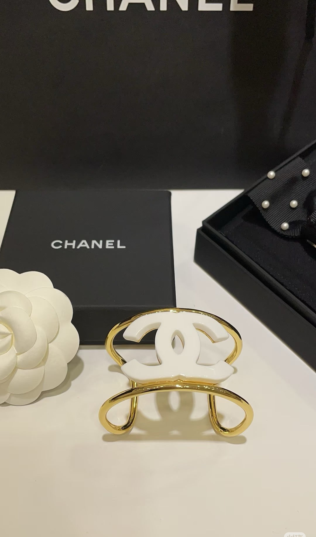 Martin Graham bangle in polished metal-tone – front product view