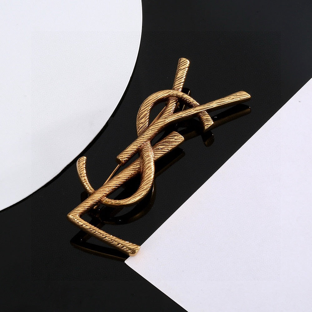 Martin Graham brooch in polished metal-tone – detail view