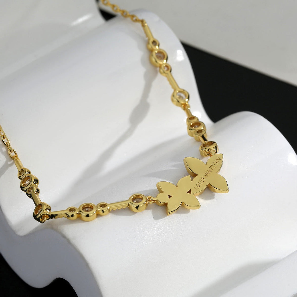 Martin Graham pendant necklace in polished metal-tone – detail view