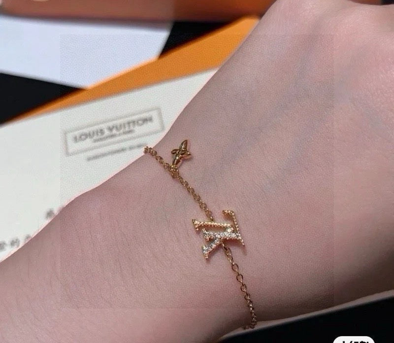 Martin Graham bracelet in polished metal-tone – close-up detail