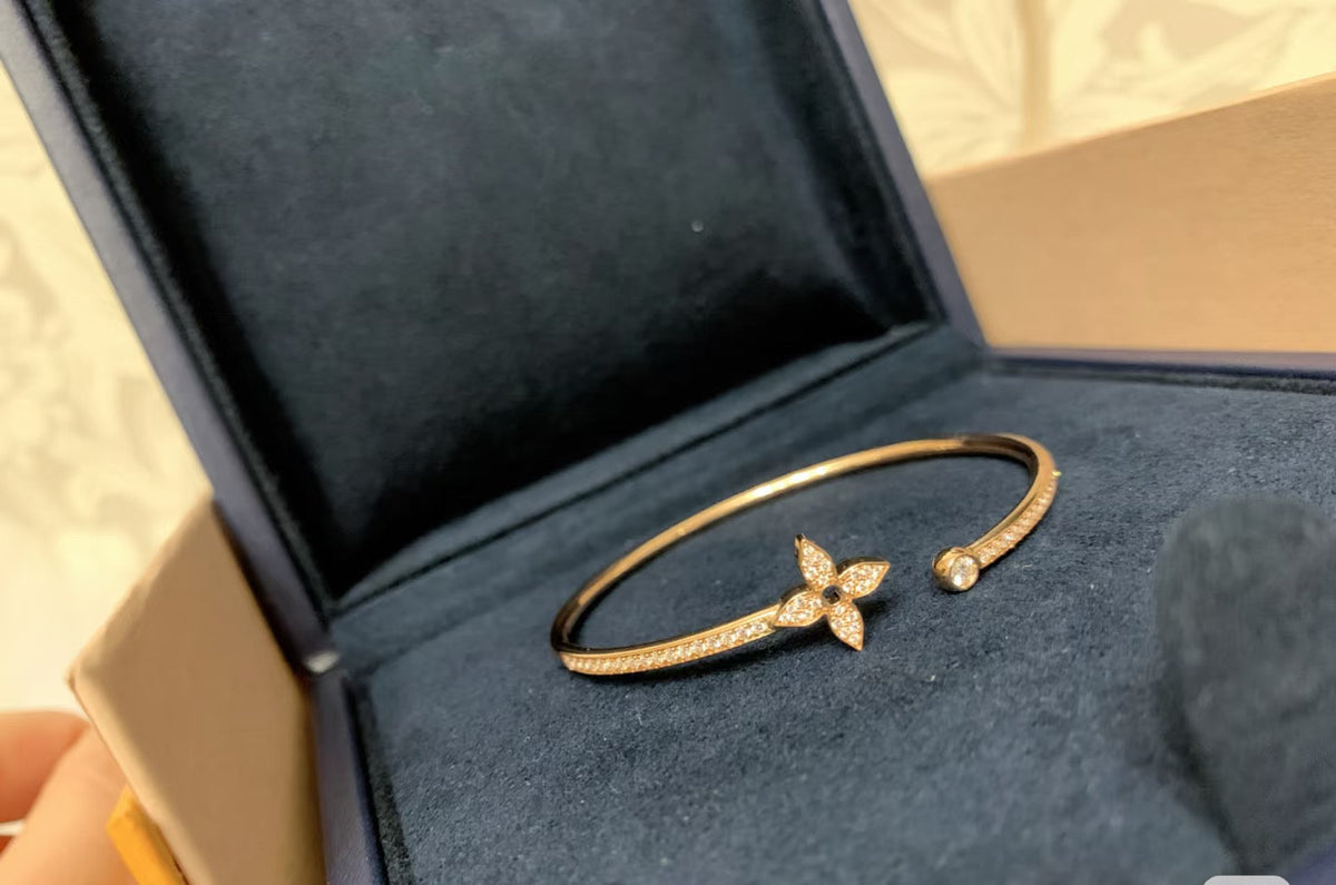 Martin Graham bangle in polished metal-tone – close-up detail
