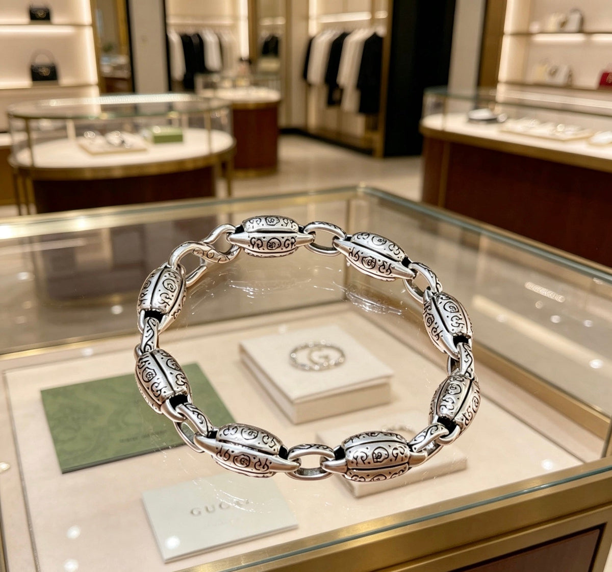 Martin Graham bracelet in polished metal-tone – detail view