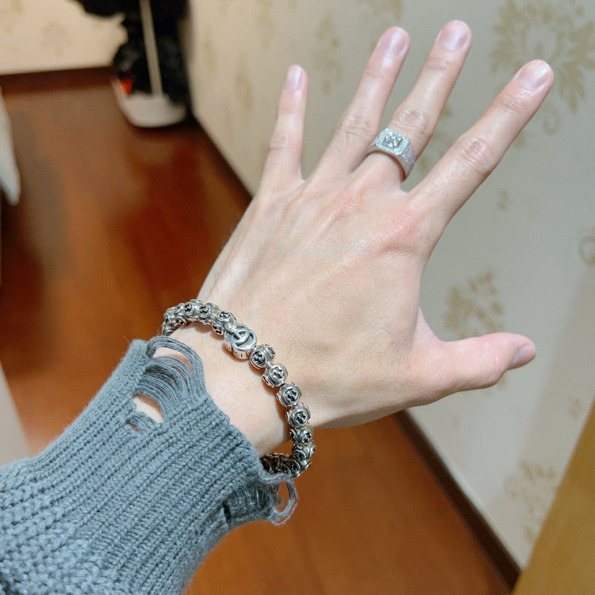 Martin Graham bracelet in polished metal-tone – detail view