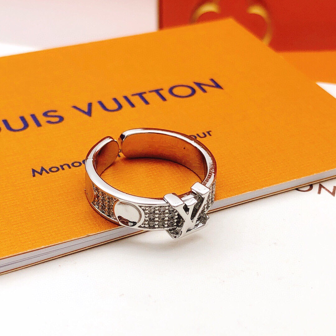 Martin Graham ring in polished metal-tone – side detail