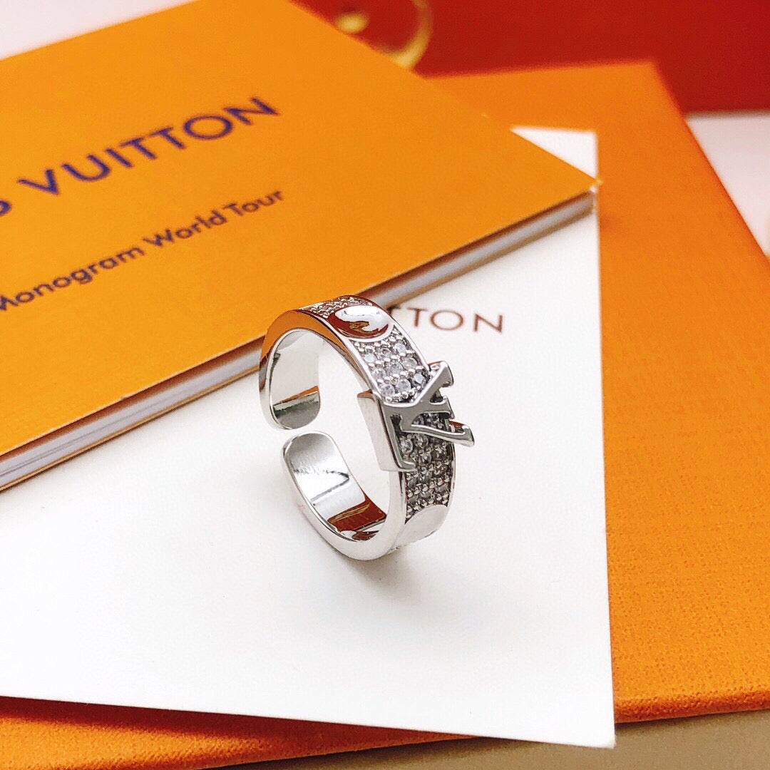 Martin Graham ring in polished metal-tone – close-up detail
