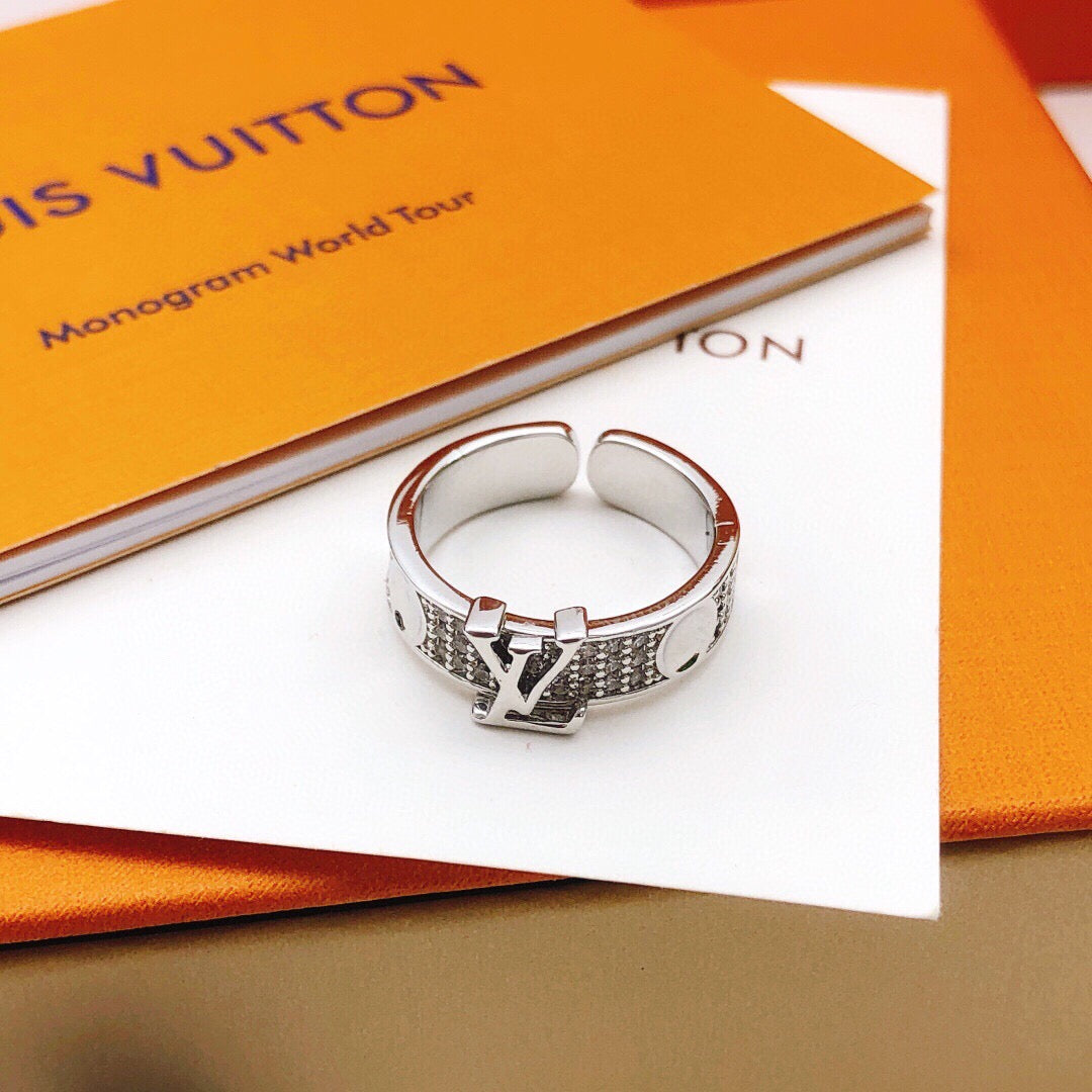Martin Graham ring in polished metal-tone – detail view